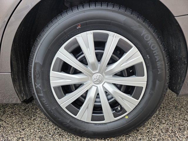 2023 Toyota Camry Hybrid LE photo 20