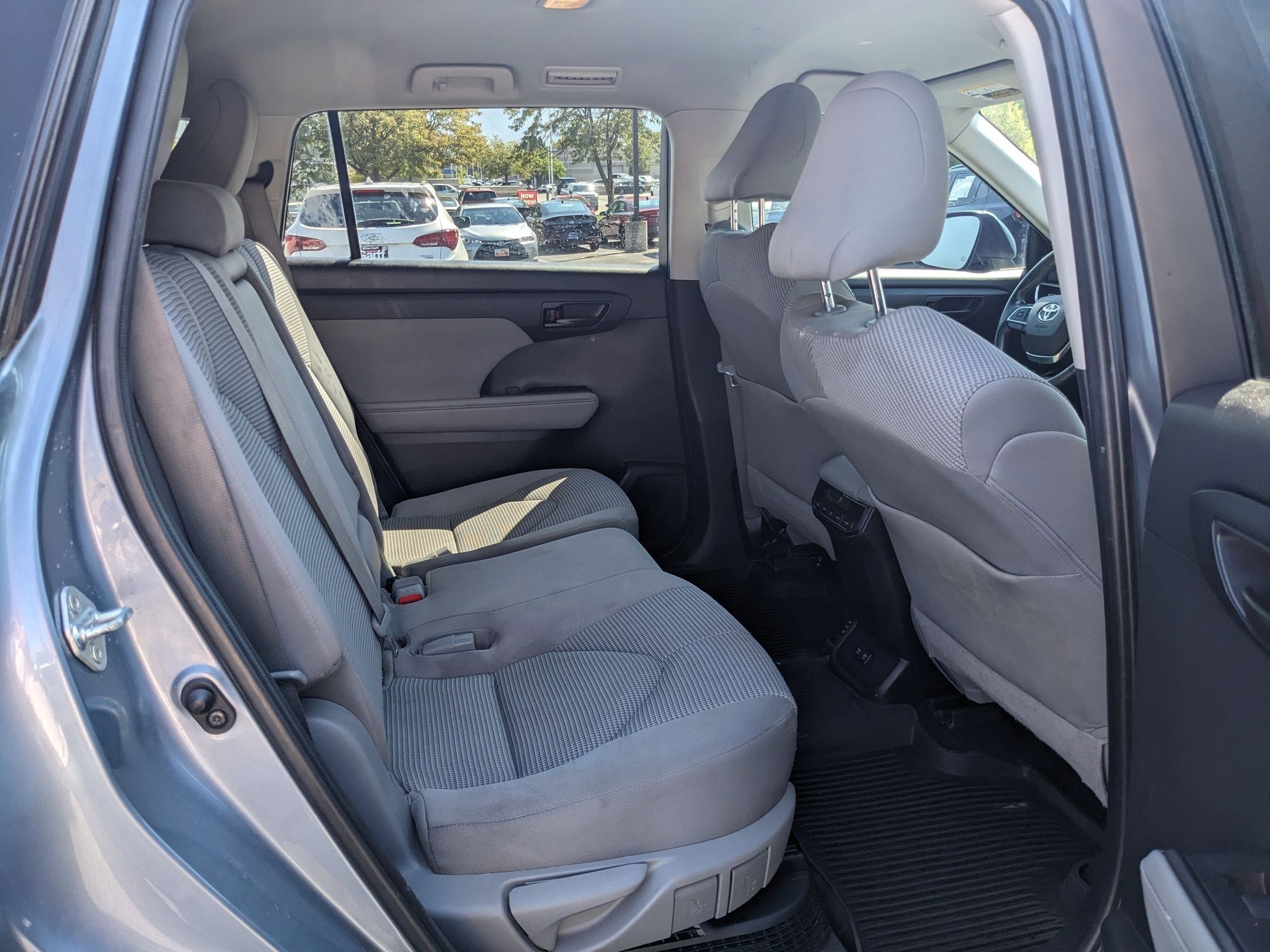 2021 Toyota Highlander Hybrid LE photo 27
