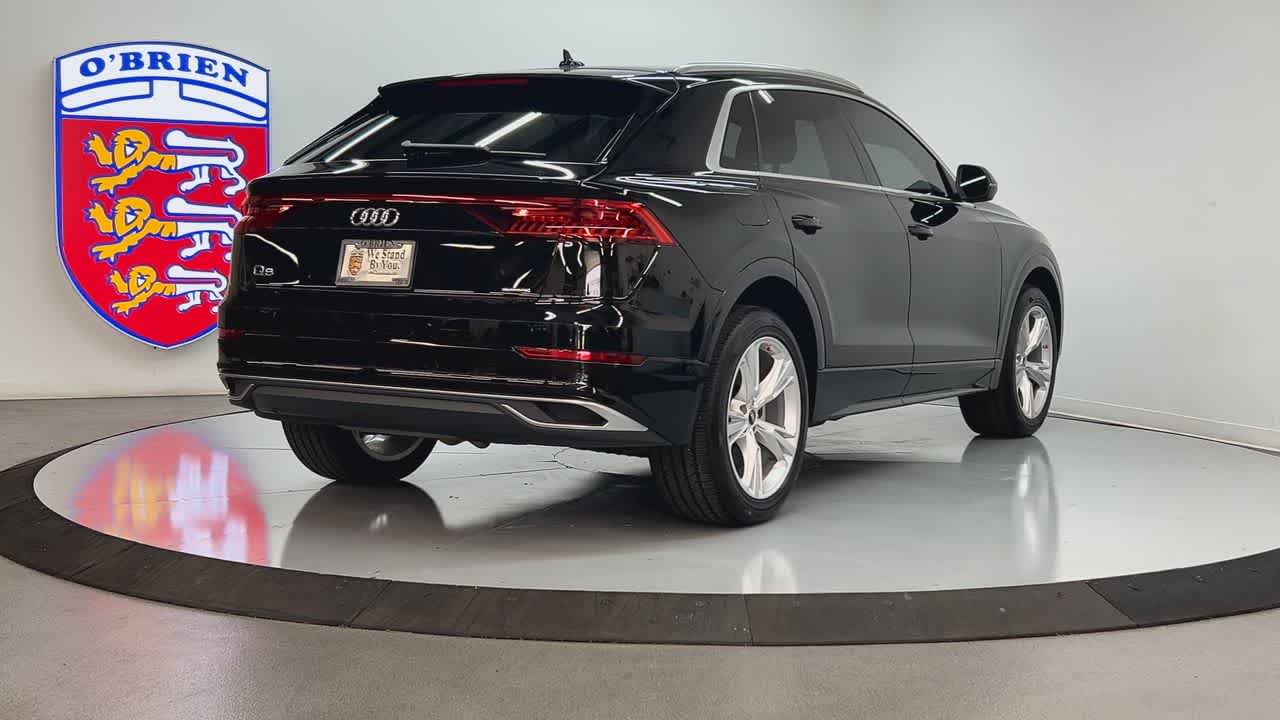 2022 Audi Q8 Premium photo 9