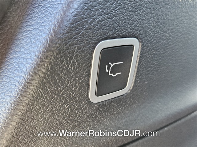 2025 Chrysler Voyager LX photo 13