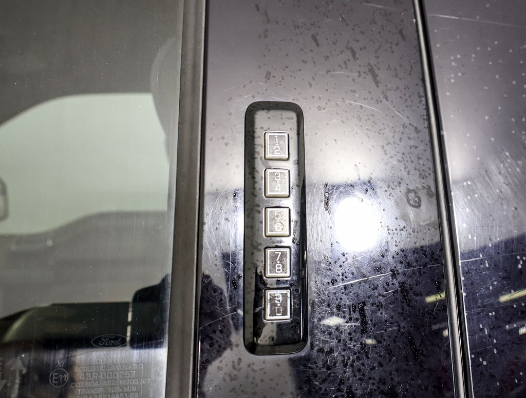 2019 Ford F-150 XLT photo 8