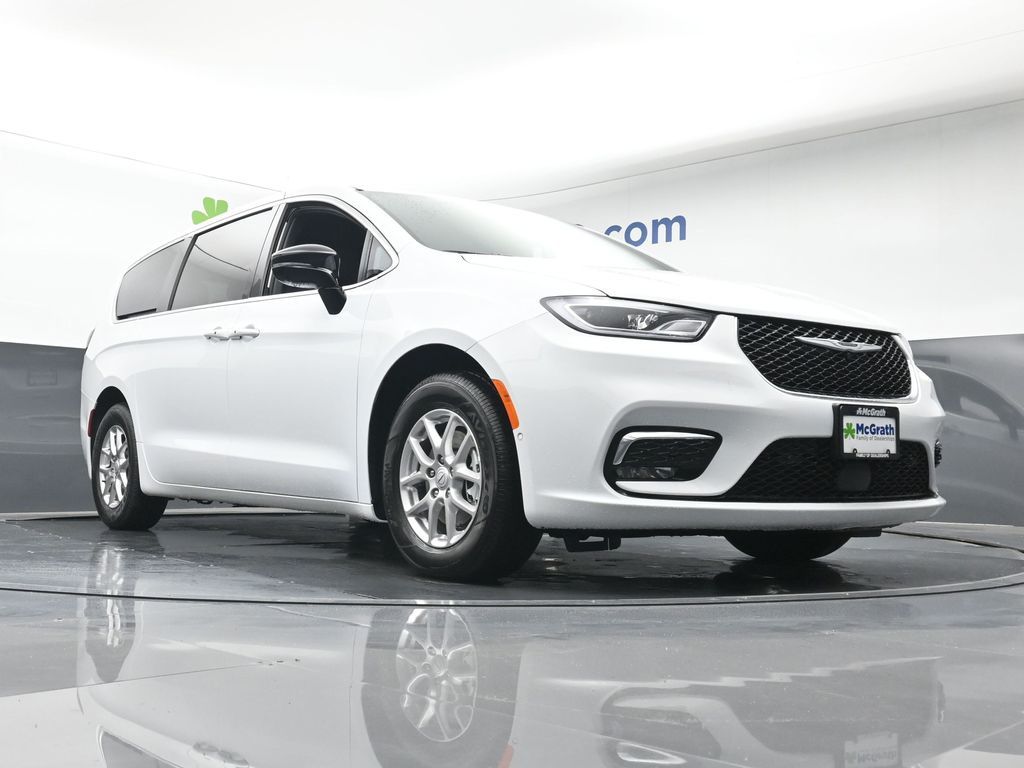 2026 Chrysler Pacifica photo 28