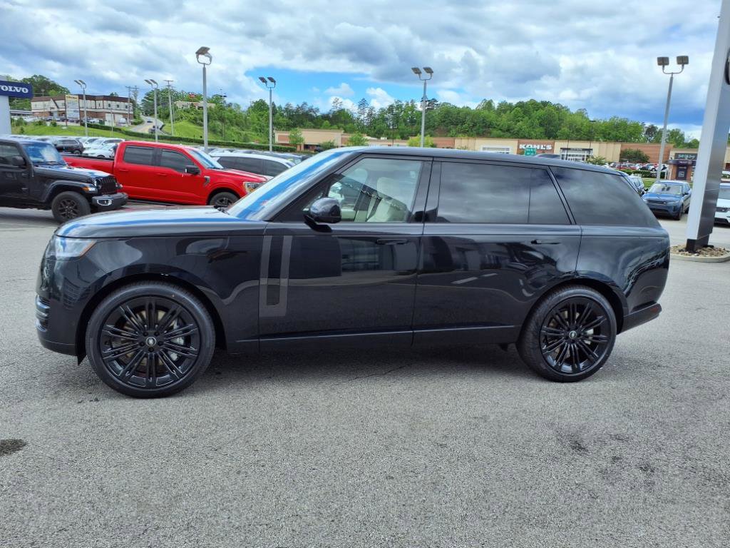 2025 Land Rover Range Rover SE photo 2
