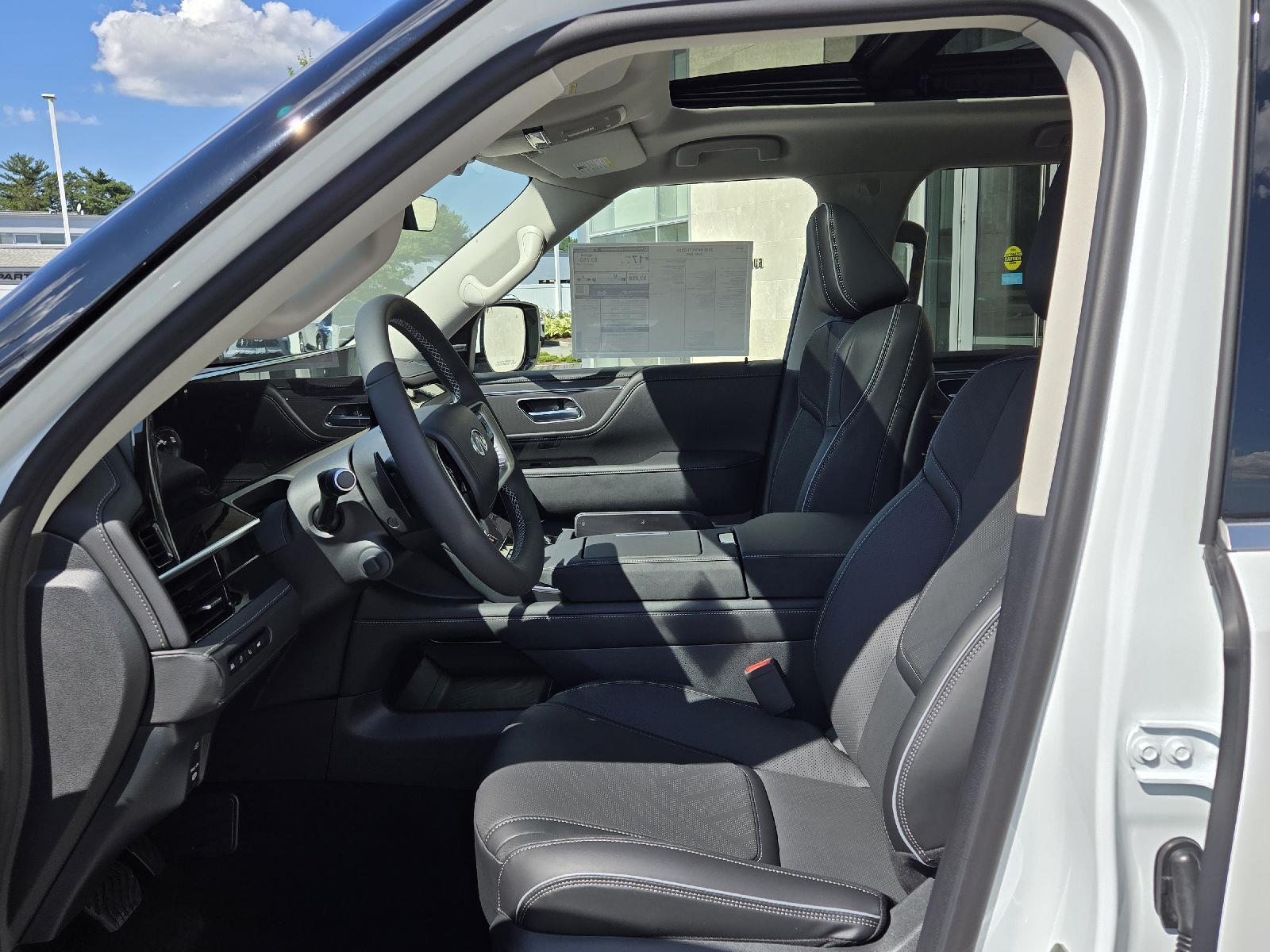 2026 Infiniti QX80 Luxe photo 2