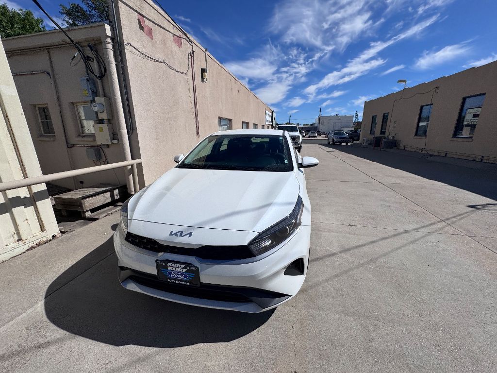 2023 Kia Forte LXS photo 2