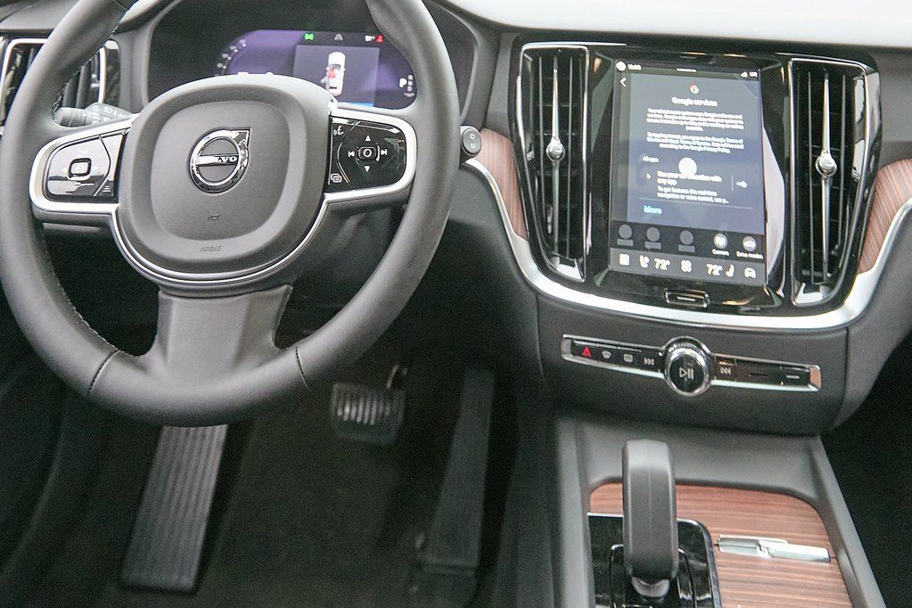 2026 VOLVO V60CC - Image 24