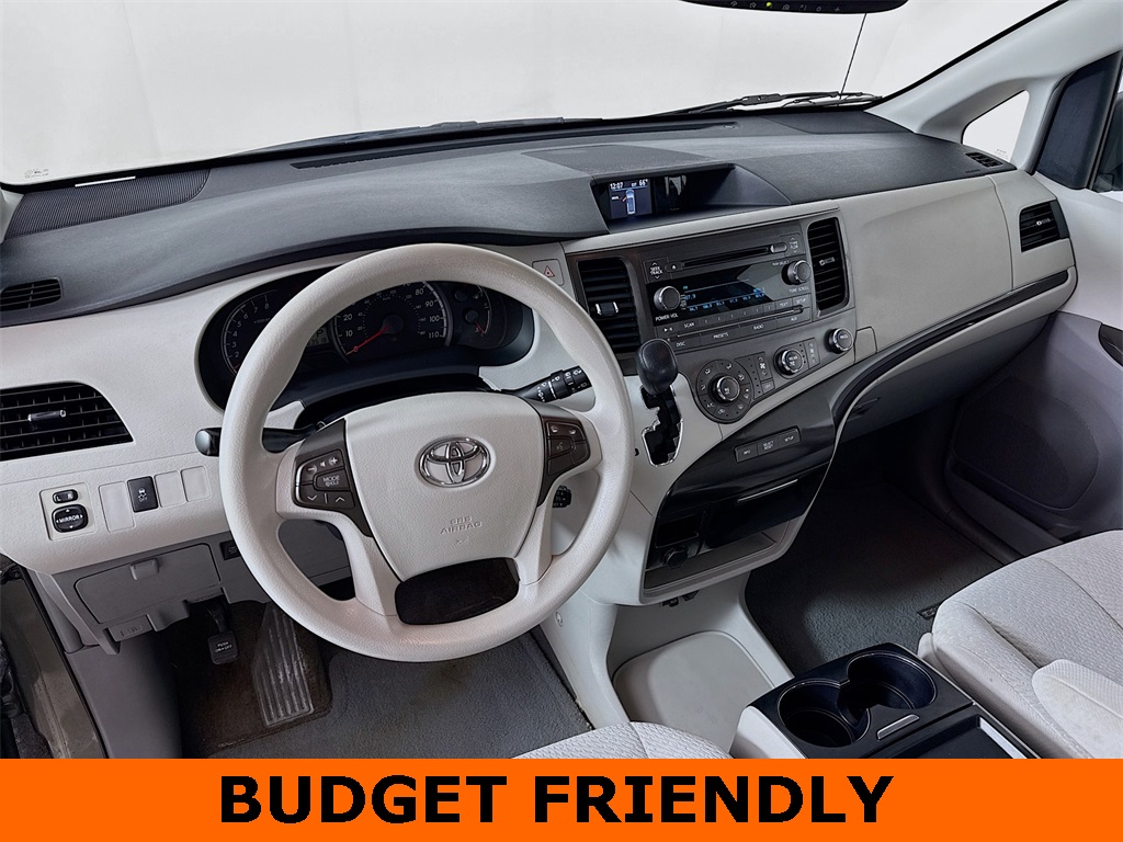 2011 Toyota Sienna LE photo 3