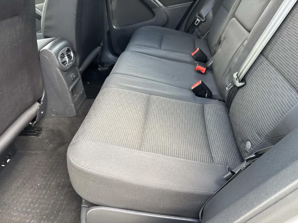 2017 Volkswagen Tiguan S photo 12