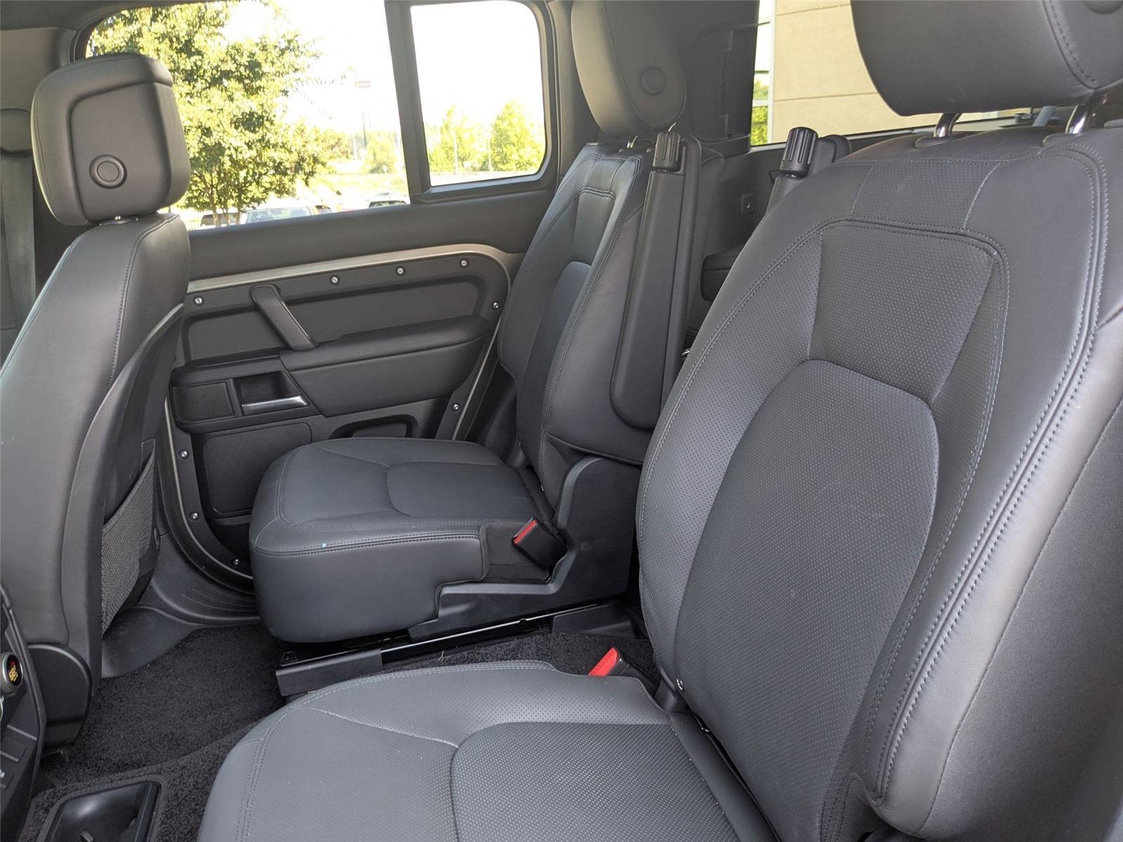 2025 Land Rover Defender S photo 11