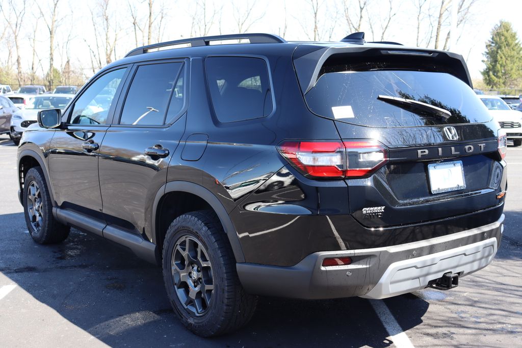 2025 Honda Pilot TrailSport photo 3
