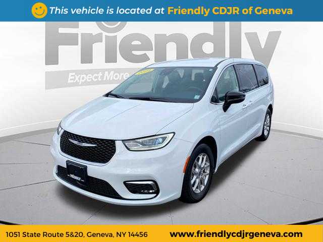 2024 Chrysler Pacifica Touring L's photo