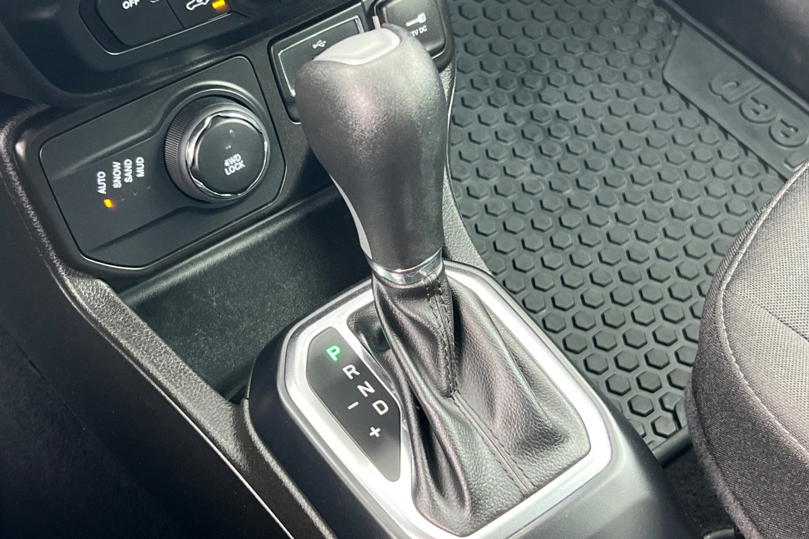 2023 Jeep Renegade Latitude Upland photo 17