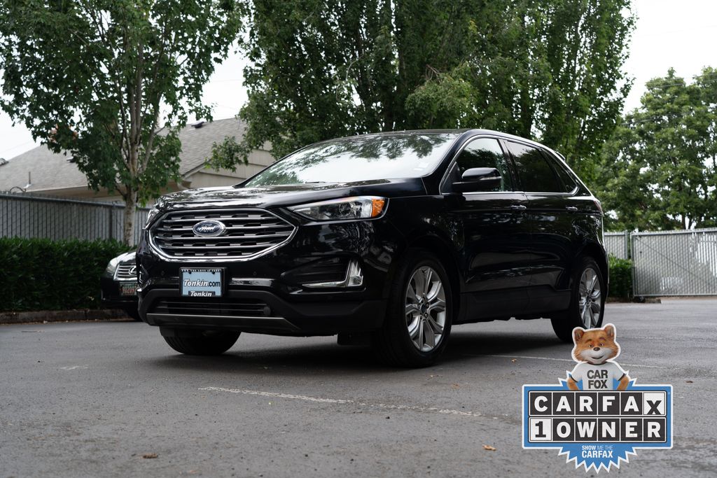 2022 Ford Edge Titanium photo 2