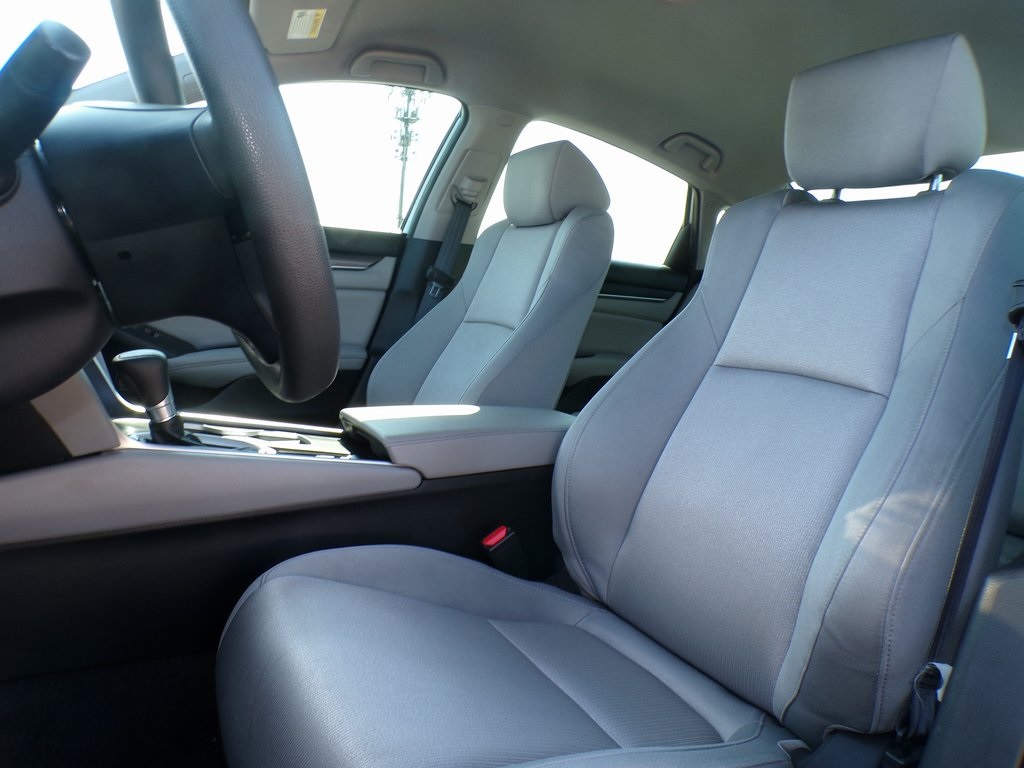 2019 Honda Accord LX photo 13