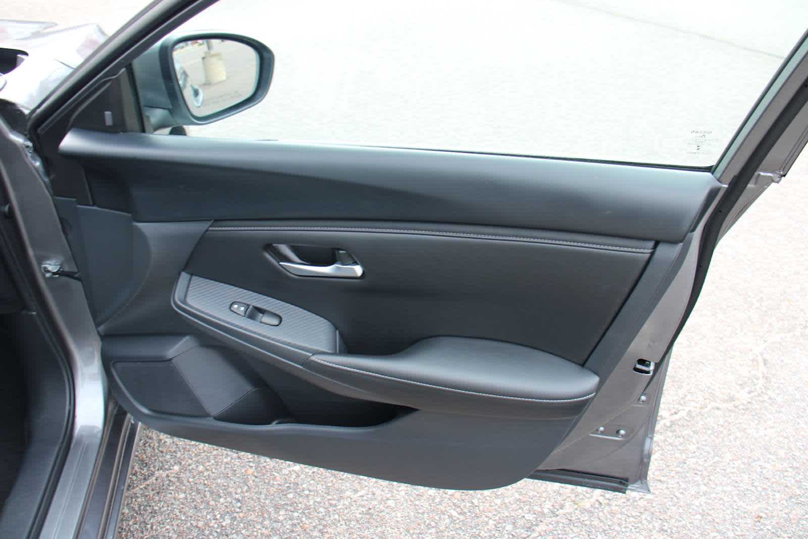 2025 Nissan Sentra SV photo 34
