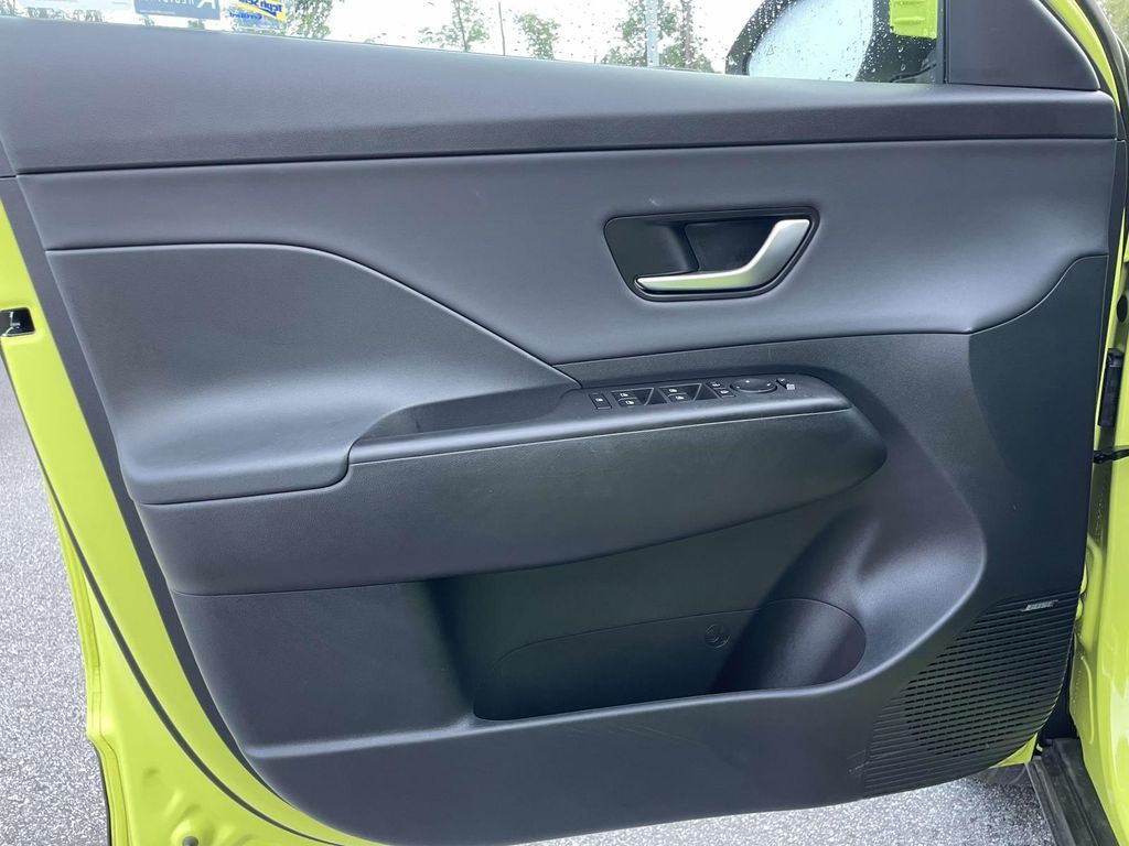 2025 Hyundai Kona Limited photo 4