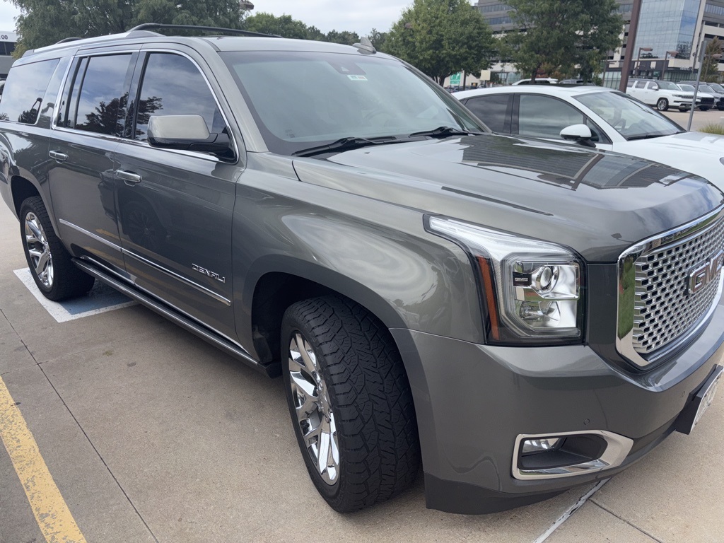 2017 Gmc Yukon XL Denali photo 2