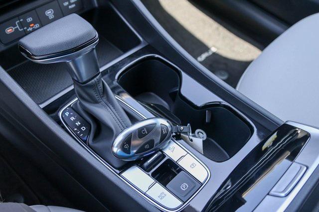 New 2025 White Hyundai SEL FWD image 14