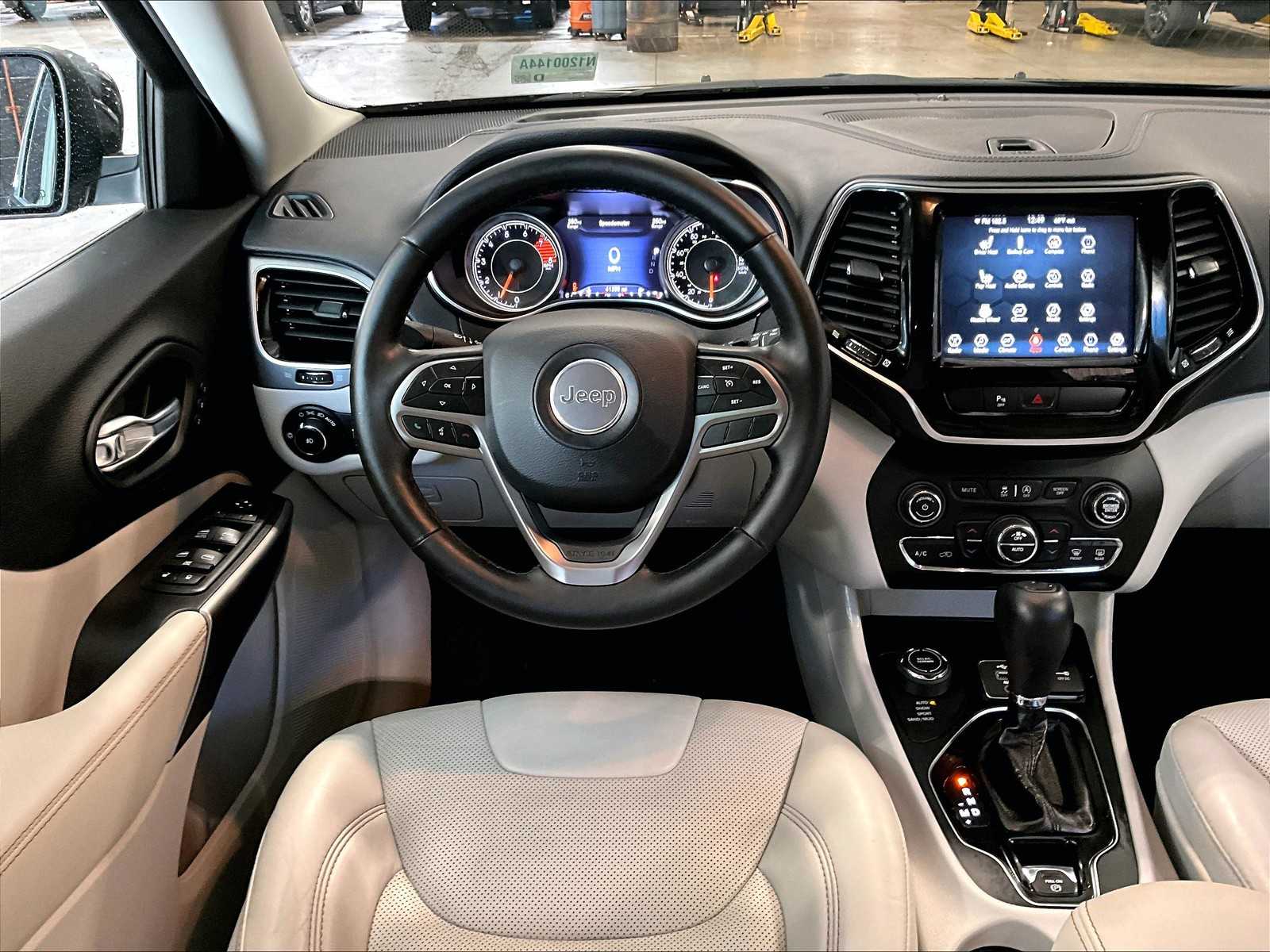 2020 Jeep Cherokee Limited photo 18