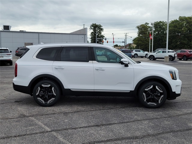 2023 Kia Telluride S photo 2