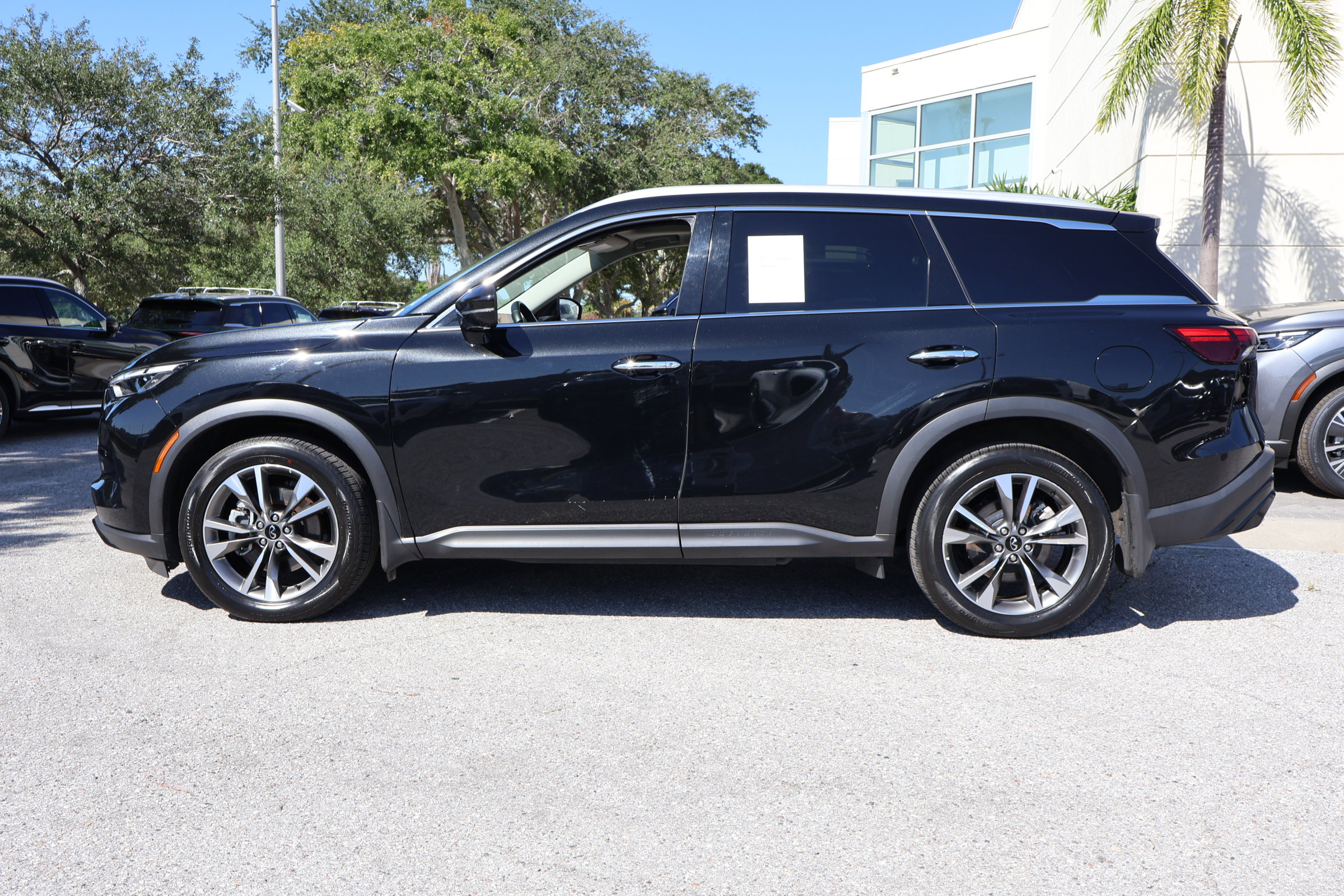 2023 Infiniti QX60 Luxe photo 6