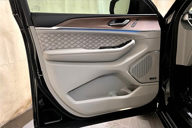 2022 Jeep Grand Cherokee Summit photo 17