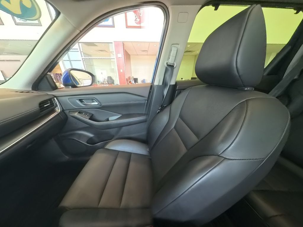 2023 Nissan Rogue SV photo 24