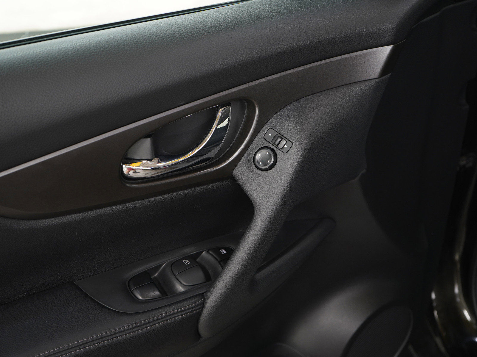 2016 Nissan Rogue SV photo 20