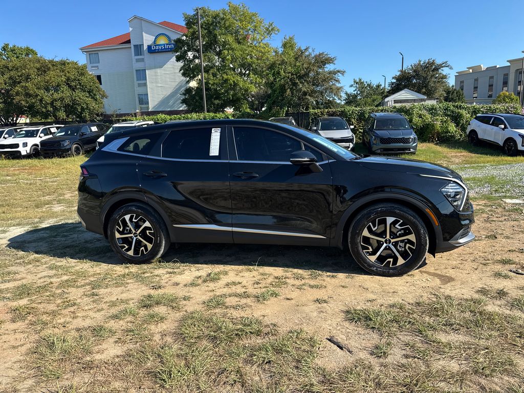 2024 Kia Sportage EX photo 2
