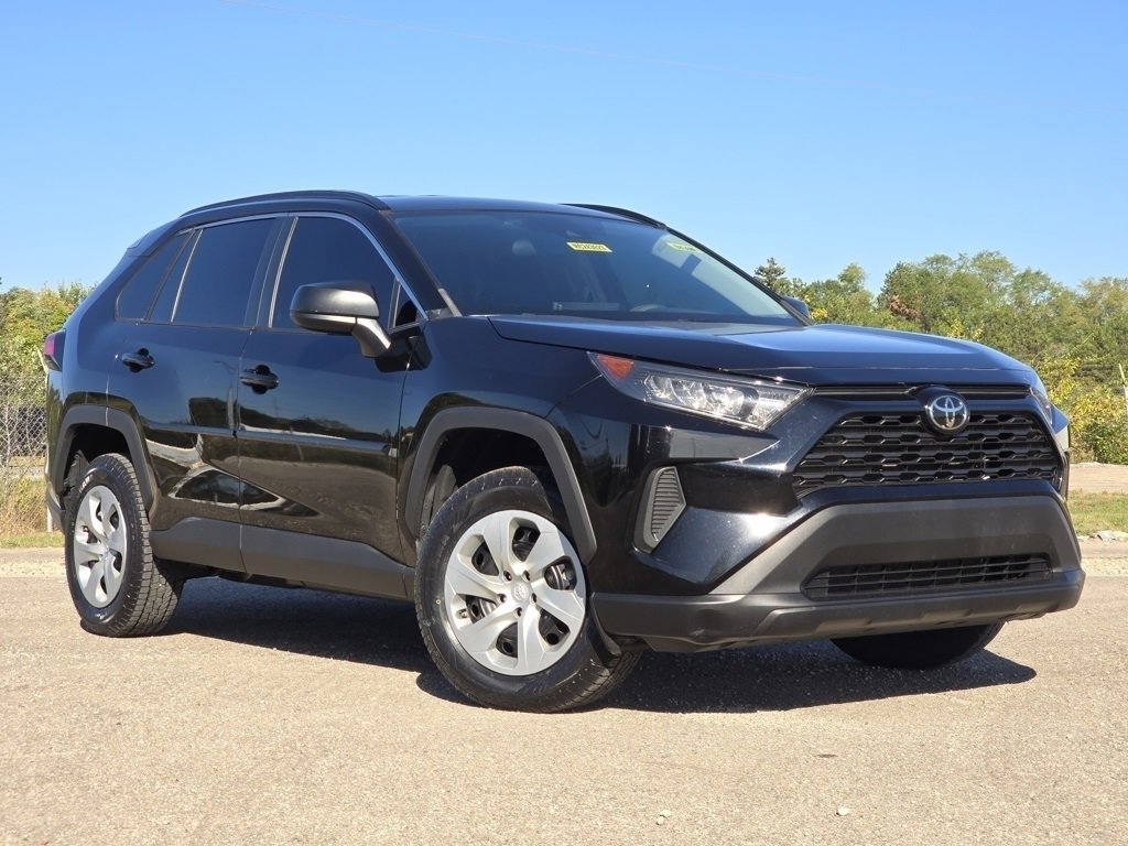 2021 Toyota RAV4 LE photo 2