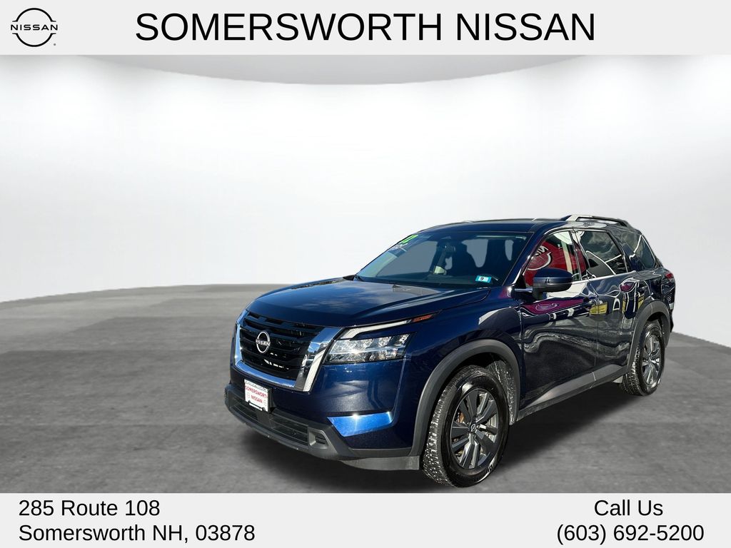 2022 Nissan Pathfinder SV's photo