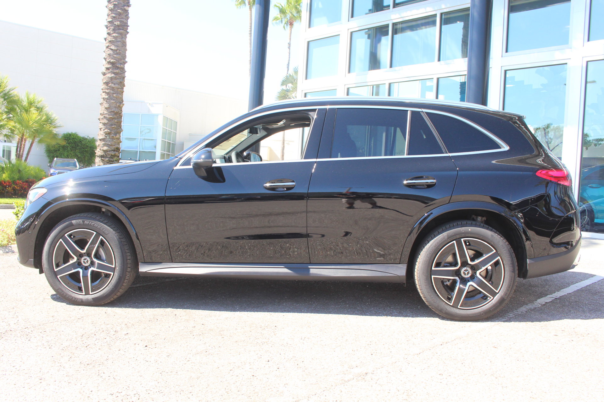 2026 Mercedes Benz GLC 300 photo 2