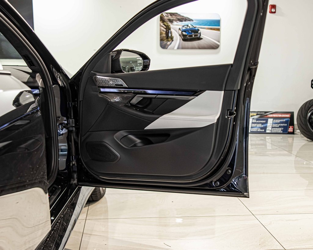 2025 BMW M5 - Image 40