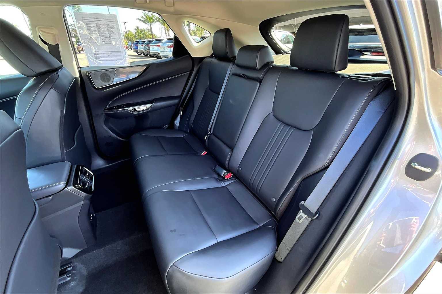 2025 Lexus NX 250 photo 18