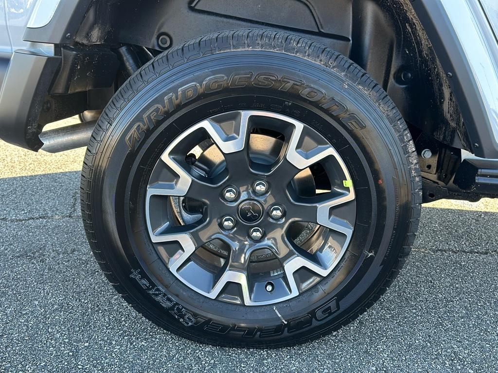 2025 Jeep Wrangler Sahara photo 15