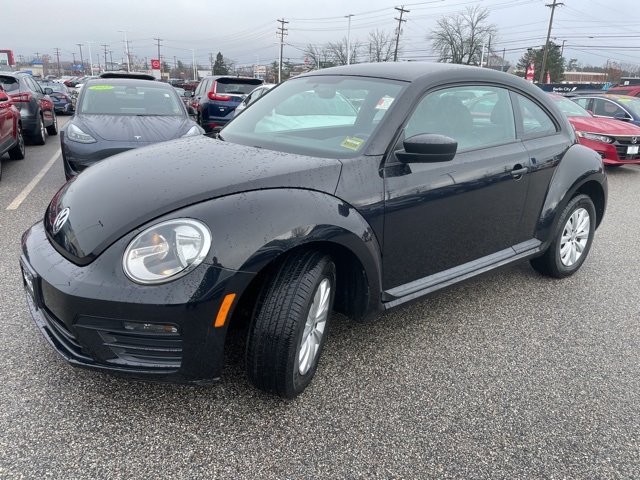 2018 Volkswagen Beetle S photo 3