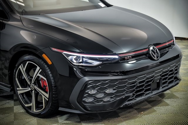 2025 Volkswagen Golf GTI SE photo 3