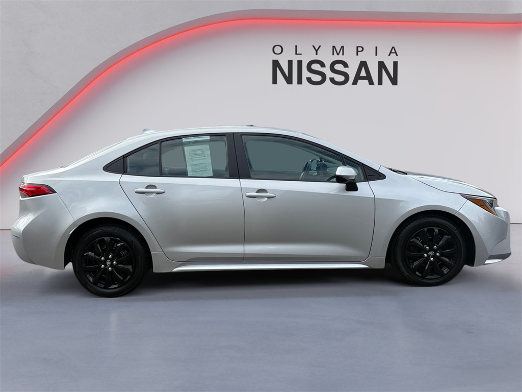 2023 Toyota Corolla LE photo 6