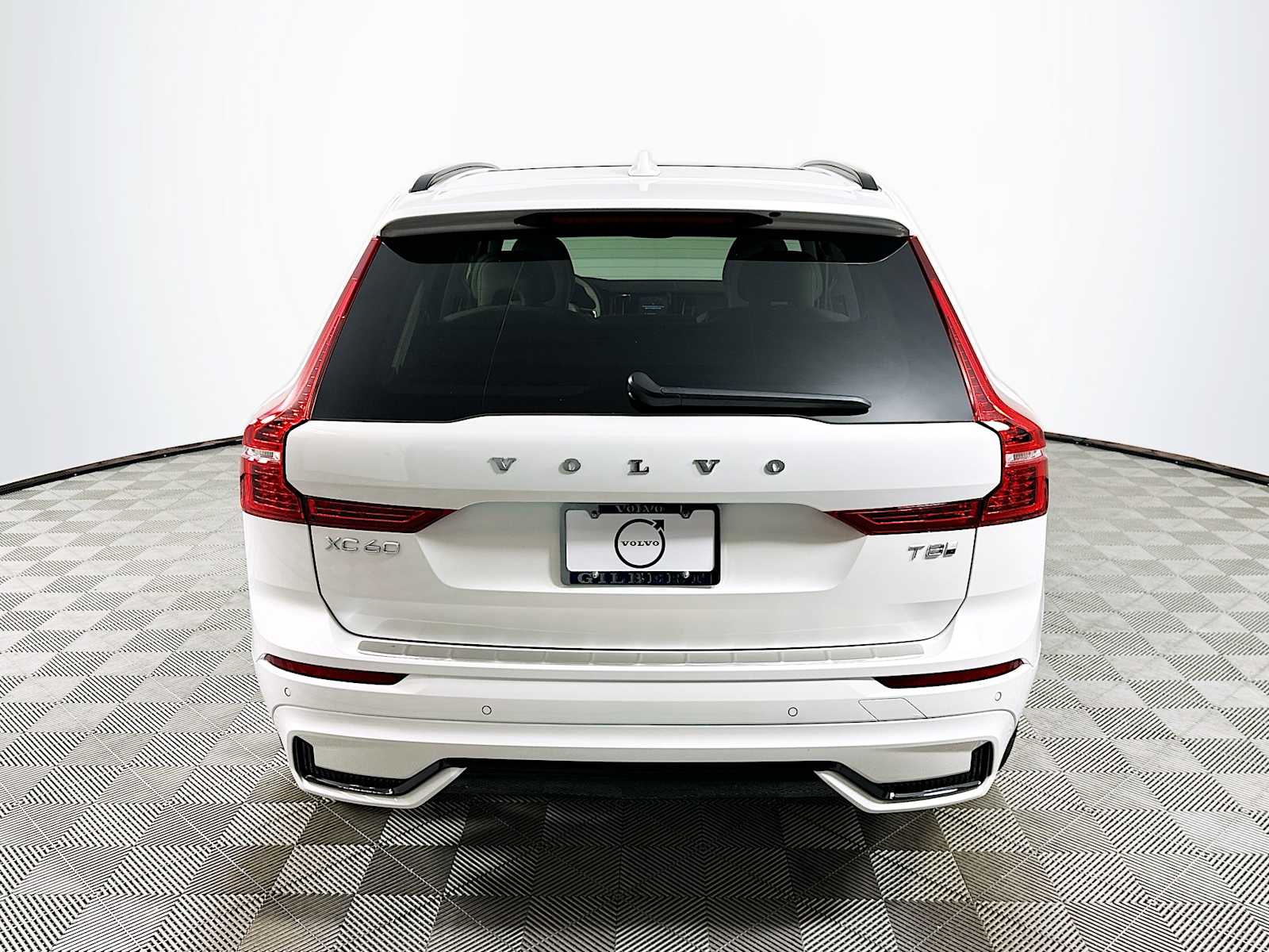 2025 Volvo XC60 T8 Plus photo 5
