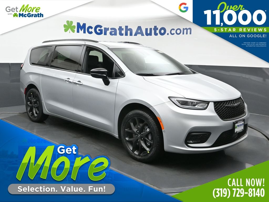 2026 Chrysler Pacifica Select's photo