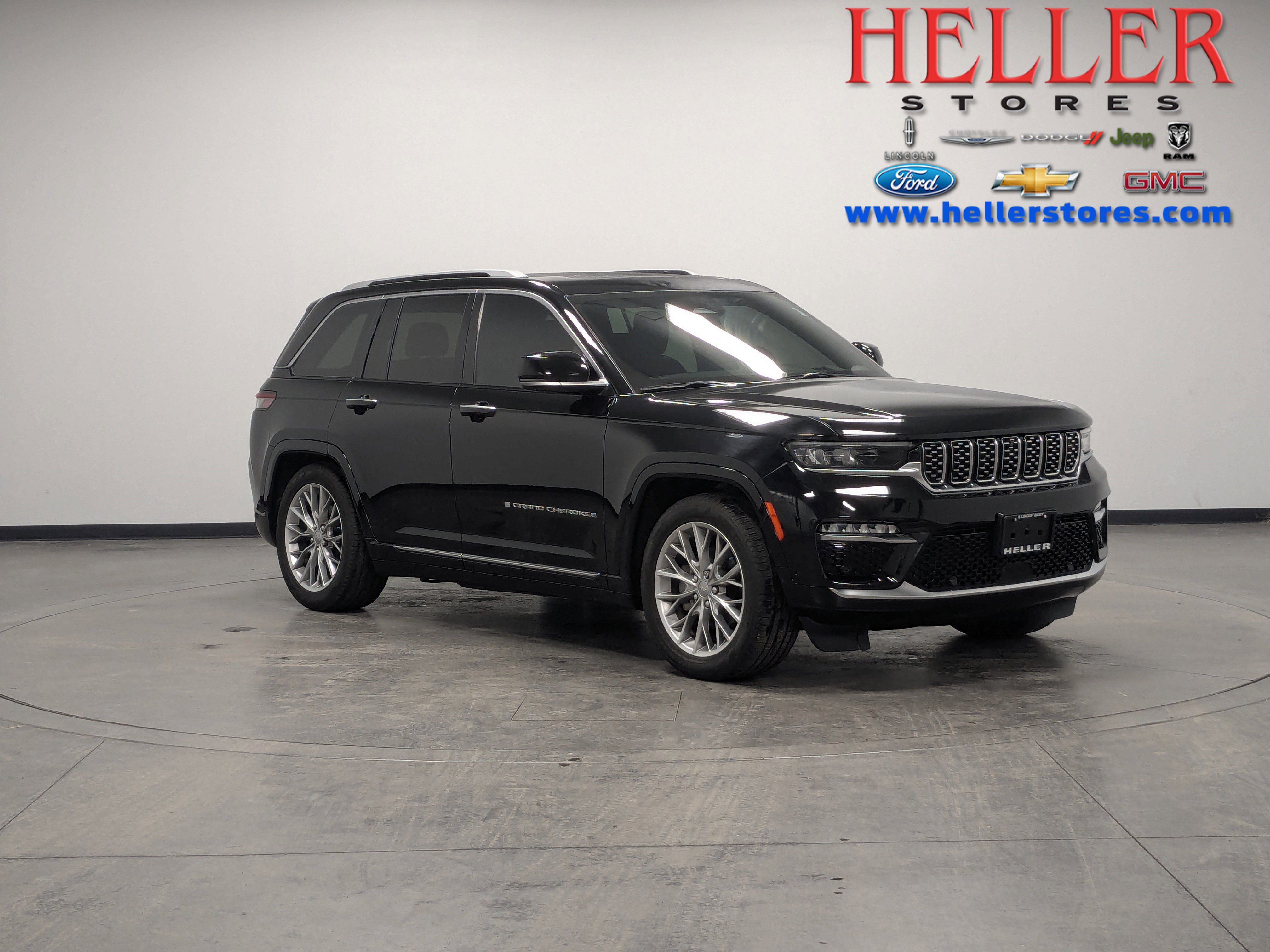 2023 Jeep Grand Cherokee Summit's photo