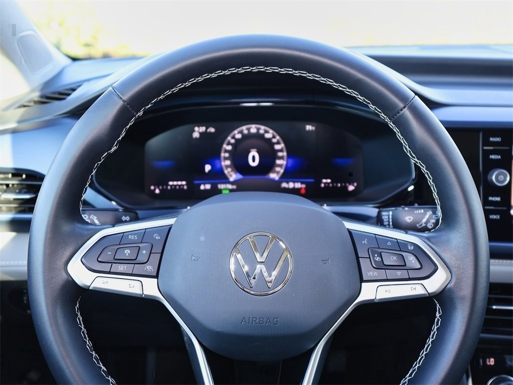 2024 Volkswagen Taos SE photo 16
