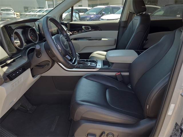 2024 Kia Carnival EX photo 15