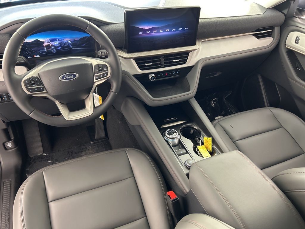 2025 Ford Explorer photo 9