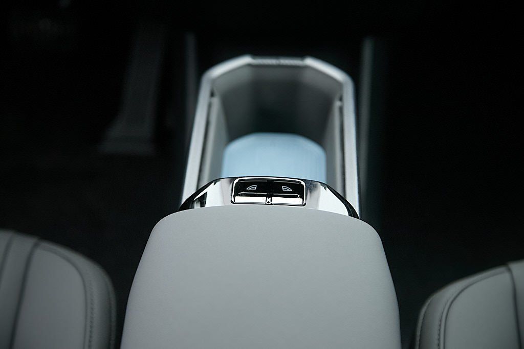 2026 VOLVO EX30 - Image 25