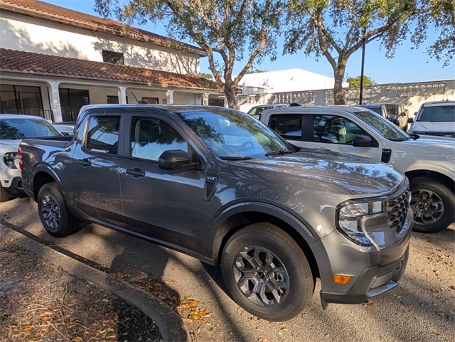 2025 Ford Maverick XLT photo 2