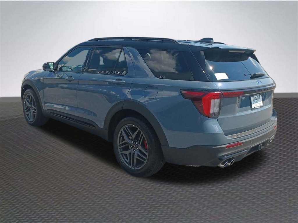 2025 Ford Explorer ST photo 4