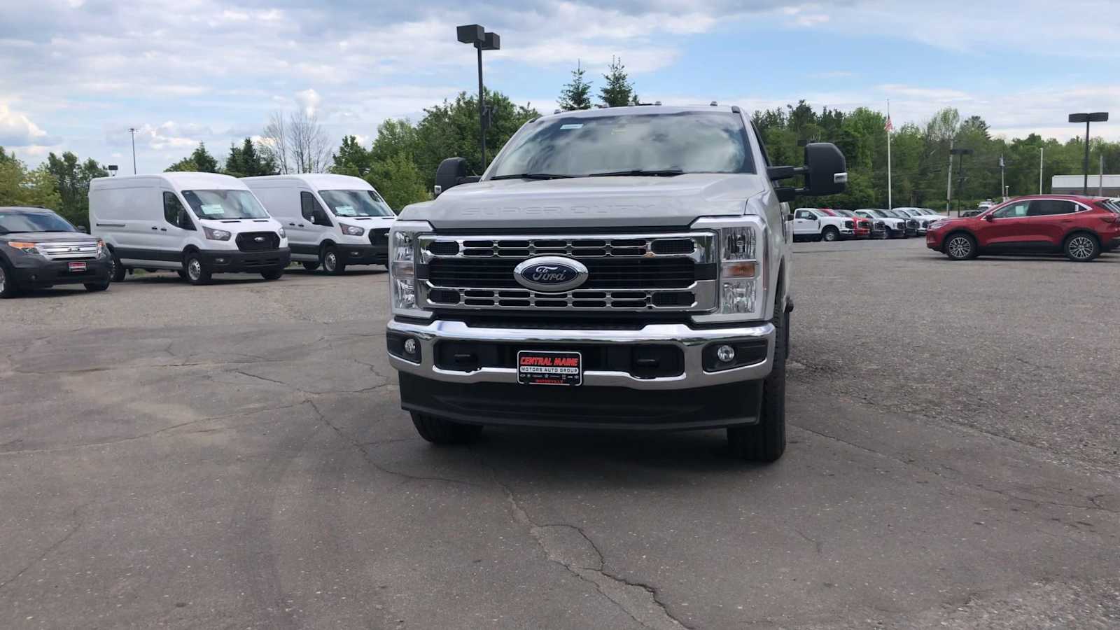 2025 Ford F-250 XLT photo 3