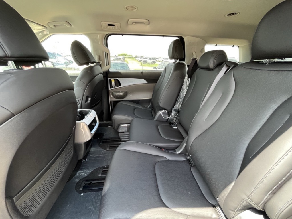2026 Kia Carnival EX photo 17