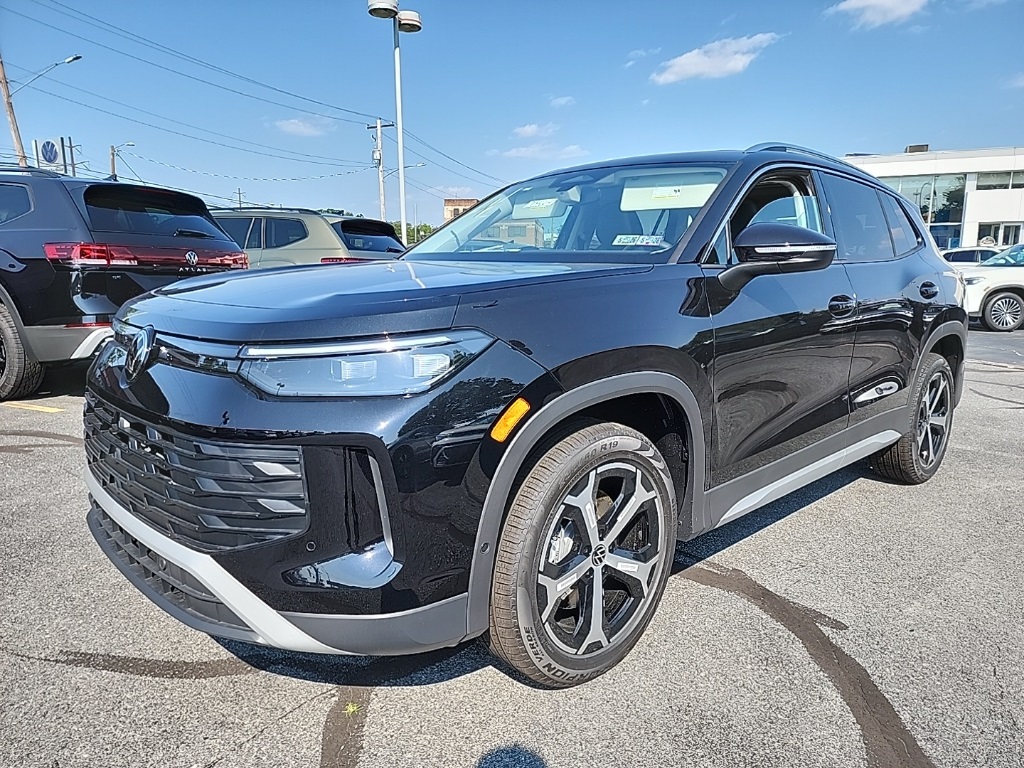 2025 Volkswagen Tiguan SE's photo